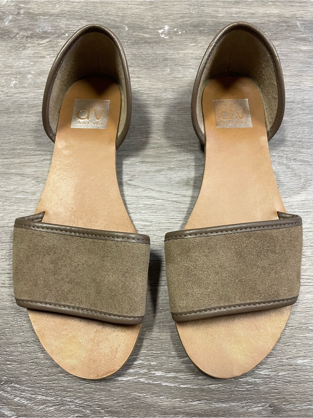 DV Dolce Vita Size 7 Taupe Suede Wide Strap Slide Sandals